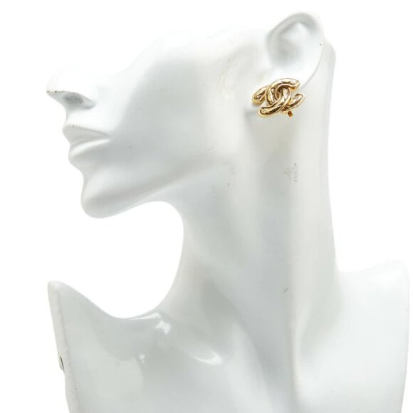CHANEL CC Logos Quilted Vintage Clip-On Earrings Gold Tone Auth - Picture 1 of 6